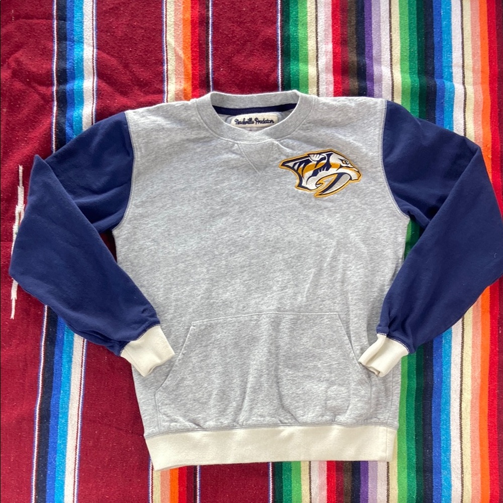 Mitchell & Ness Women’s Gray Blue Nashville Predators Hockey Sweatshirt Small S